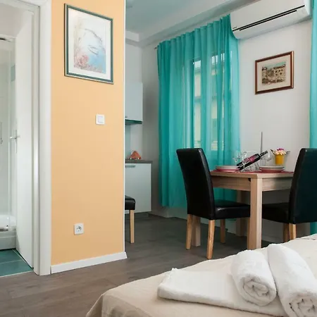 Simone * スプリト