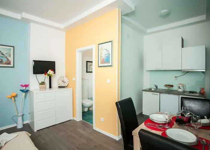 Simone Apartment Split